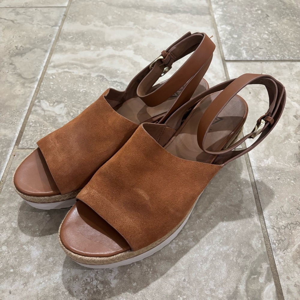 27 Edit Naturalizer Prestyn Wedge Sandal Brown sz 8M
